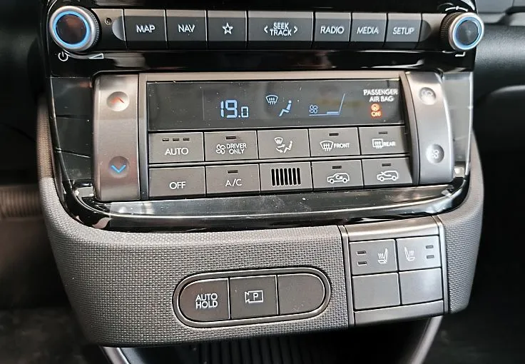 Zunanja slika - Hyundai Inster - 42 KWH TREND-GRETJE SEDEŽEV-APPLE-DAB-KAMERA-VIDEO - 12