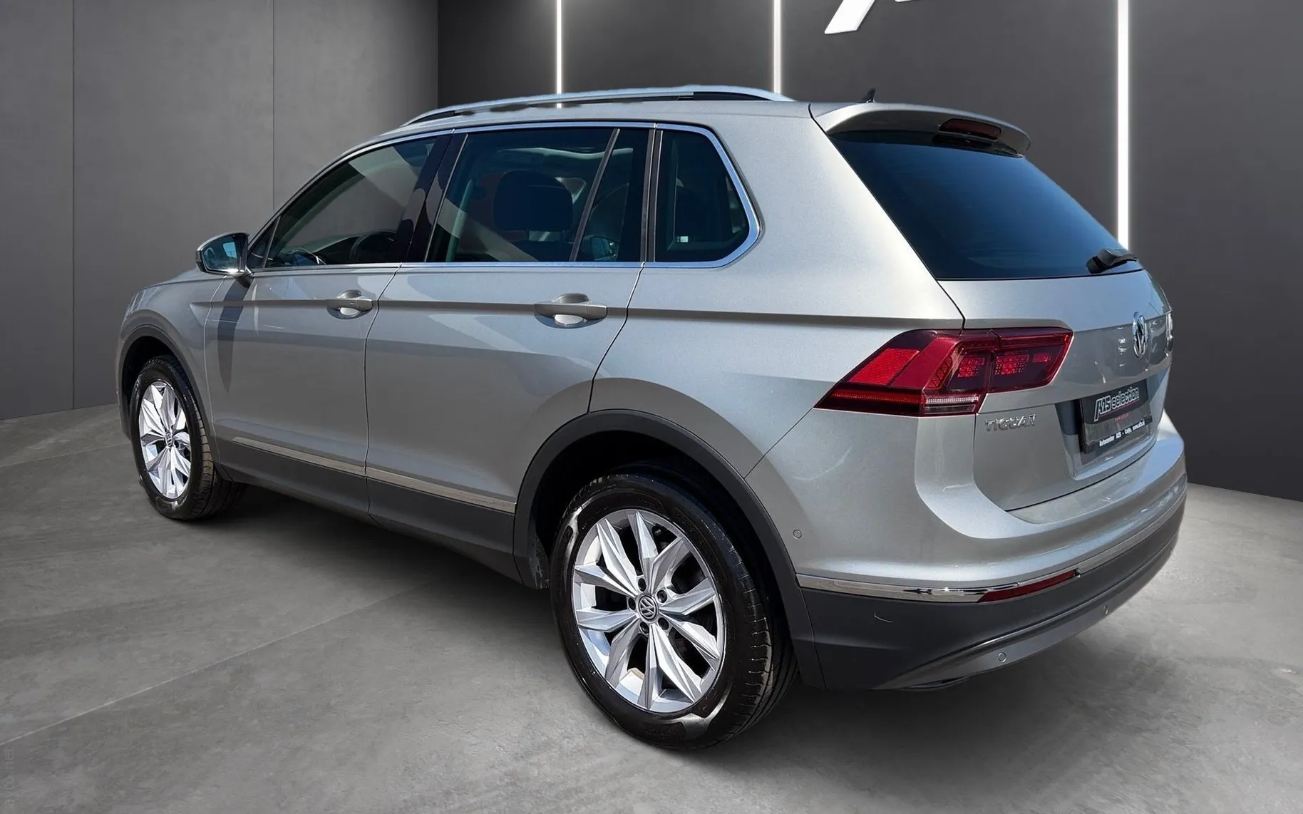 Zunanja slika - Volkswagen Tiguan - 4motion 2.0 TDI Highline DSG-Panorama-Vl. kljuka - 4