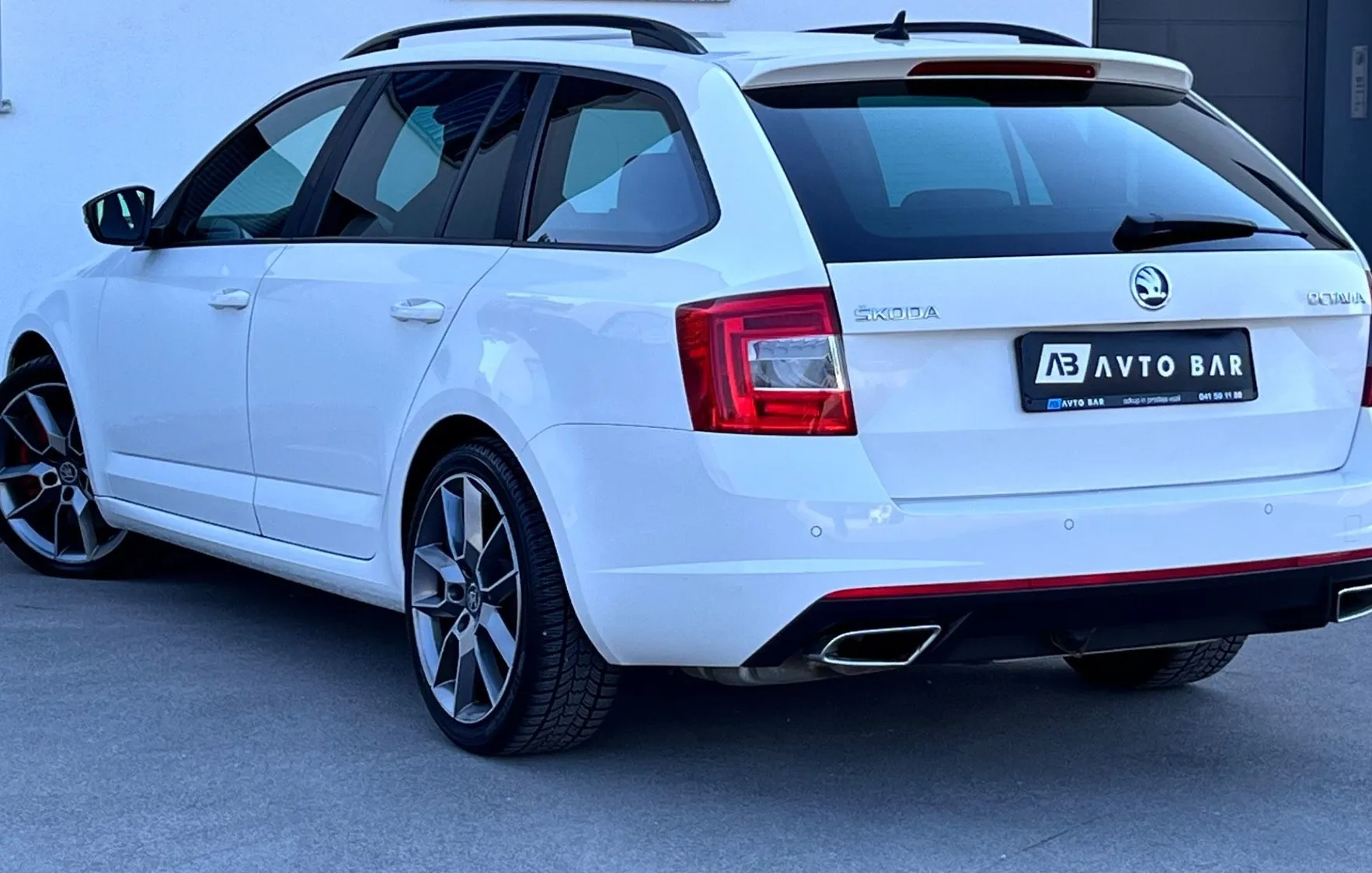 Zunanja slika - Škoda Octavia - 2.0 TDI RS+XENON+NAVI+PDC+KLJUKA... - 8