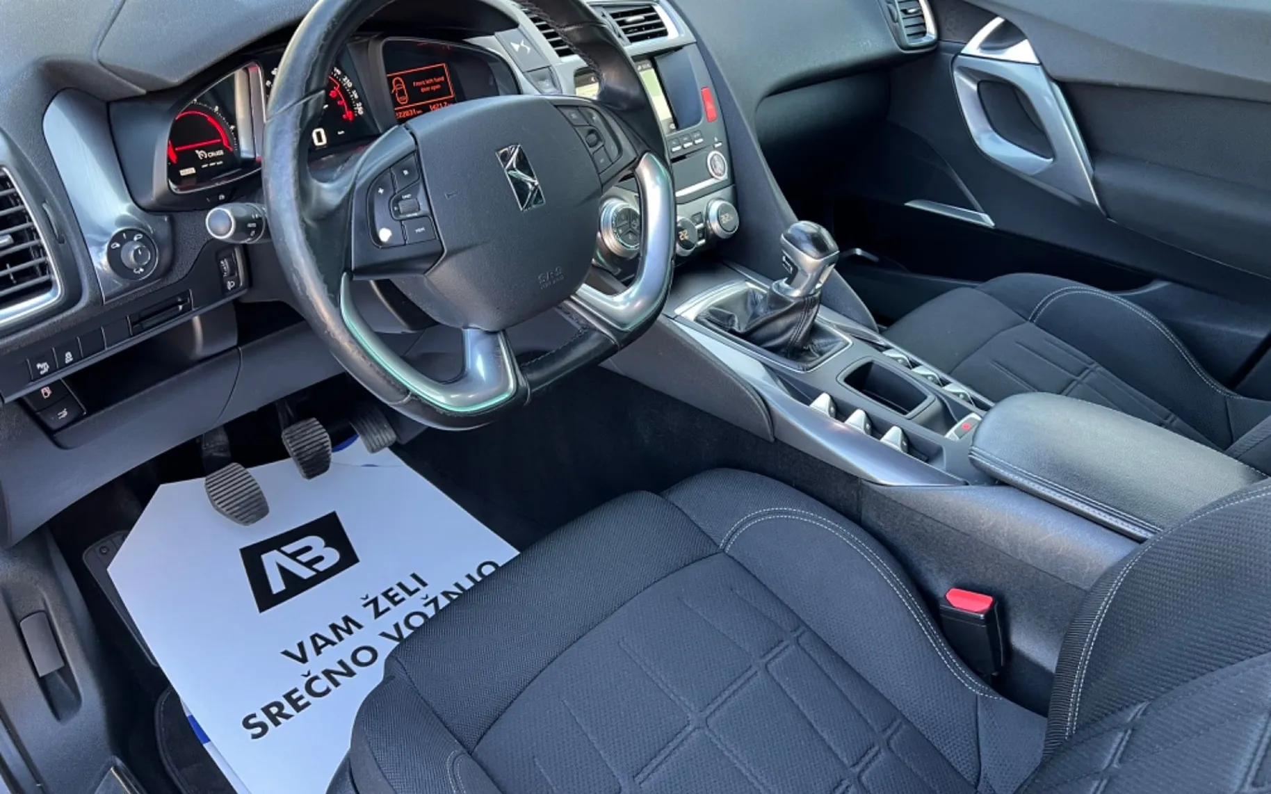 Notranja slika - Citroën DS5 - KOT NOV+NAVI+PANORAMA+ALU+PDC - 10