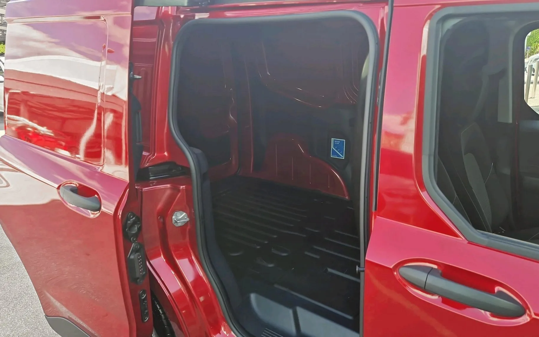Zunanja slika - Ford Transit Courier - FURGON TREND 1.5TDCI-SLO-1.L-KAMERA-ZIM.PAKET-TEM - 8
