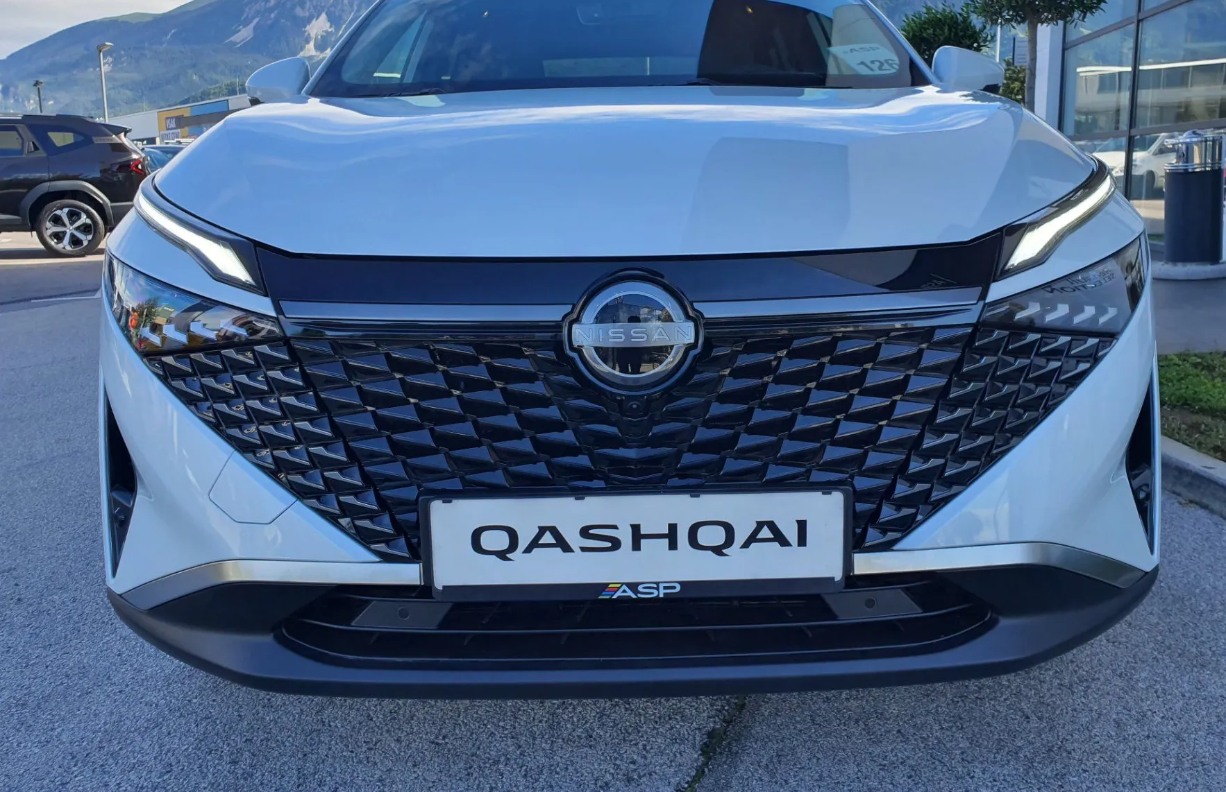Zunanja slika - Nissan Qashqai - 1.3 DIG-T MHEV N-Connecta X-Tronic - 2