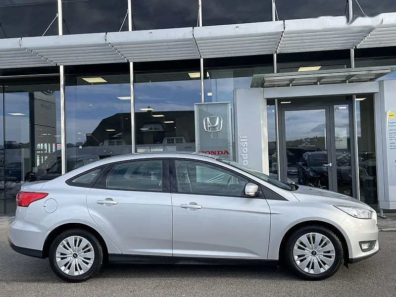 Zunanja slika - Ford Focus - Trend-1.0-ECOBOOST-LIMUZINA-SLO-1LASTNIK - 4