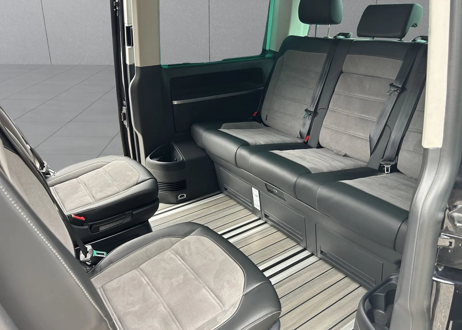 Zunanja slika - Volkswagen Multivan - T6.1 2,0 TDI KMR Highline DSG - 8