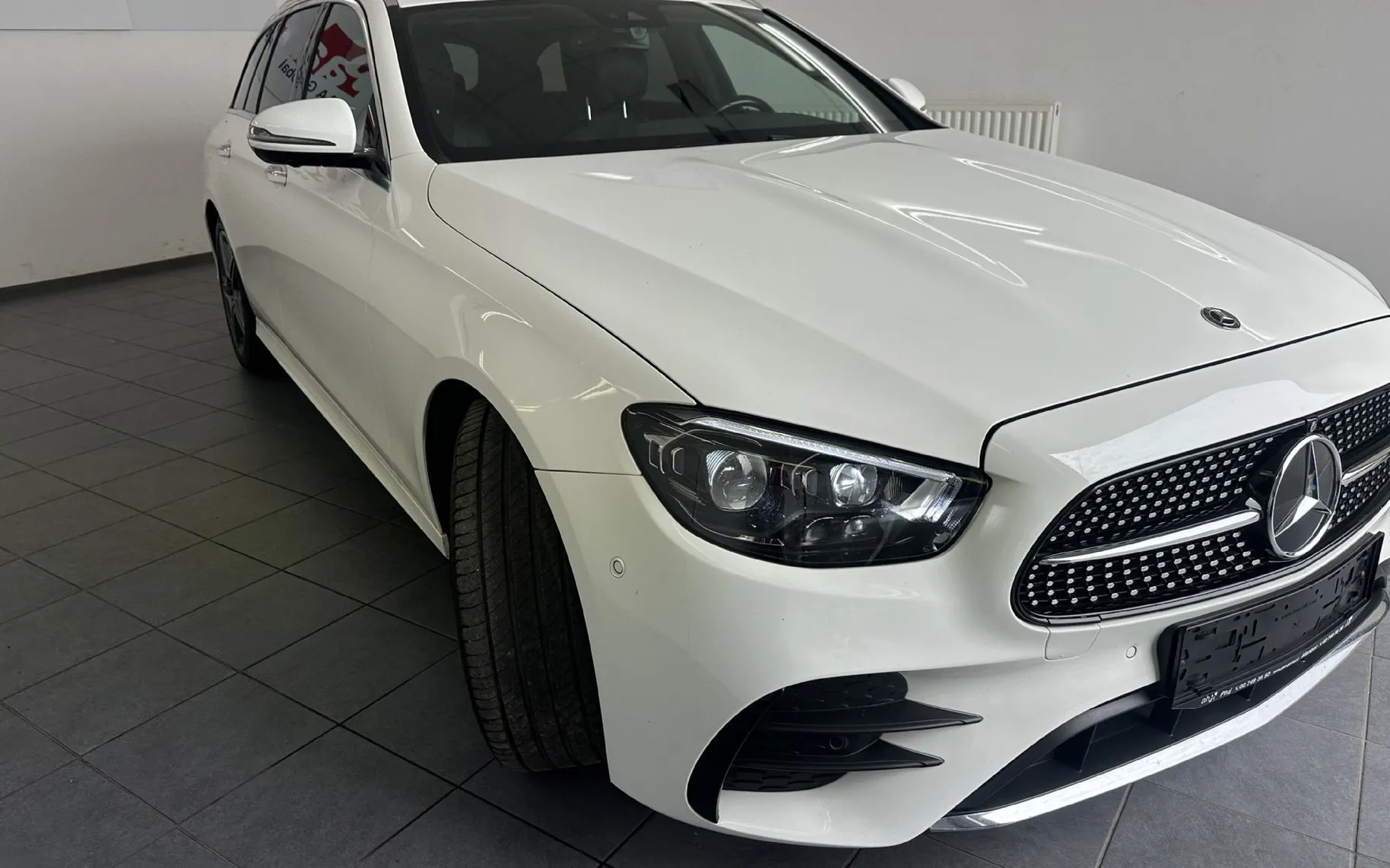 Zunanja slika - Mercedes-Benz E-Razred - E 220 d T AMG Line Avt.USNJE.KAMERA.LED.NAVI.KLJUK - 4