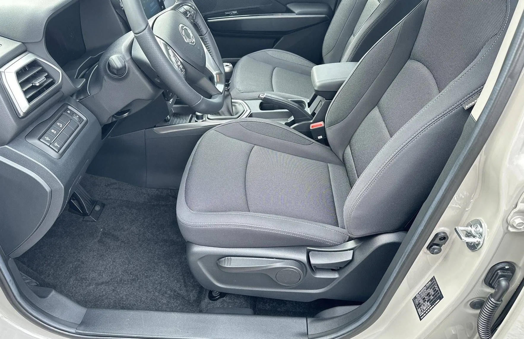 Zunanja slika - KG Mobility Tivoli - 1.5 T-GDi Fresh 2WD MT... - 10