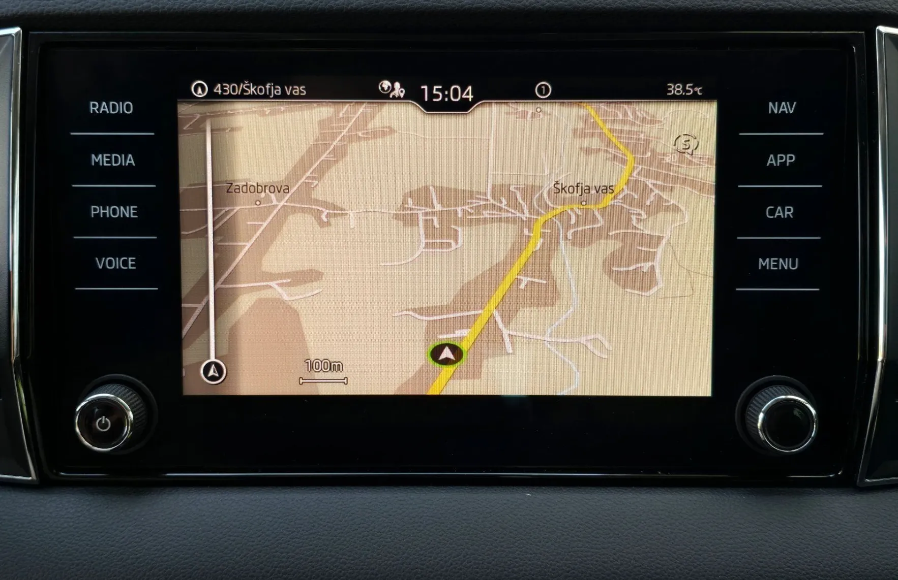 Zunanja slika - Škoda Karoq - 1.5TSI DSG Ambition •ACC•KAMERA•LANE•KEYLESS•17C• - 18