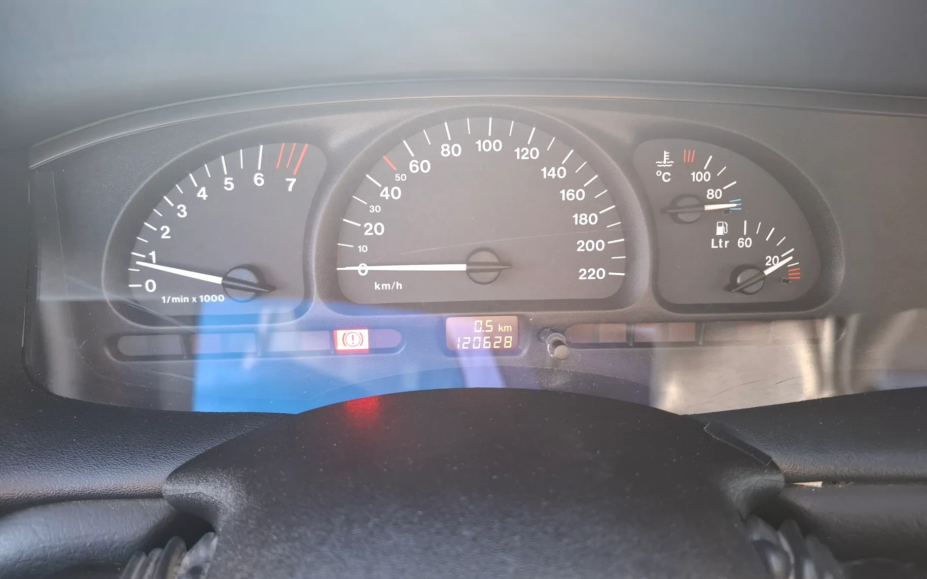 Zunanja slika - Opel Vectra - 1.6i 16V - SLOVENSKO POREKLO + ODLIČNO OHRANJEN - 12