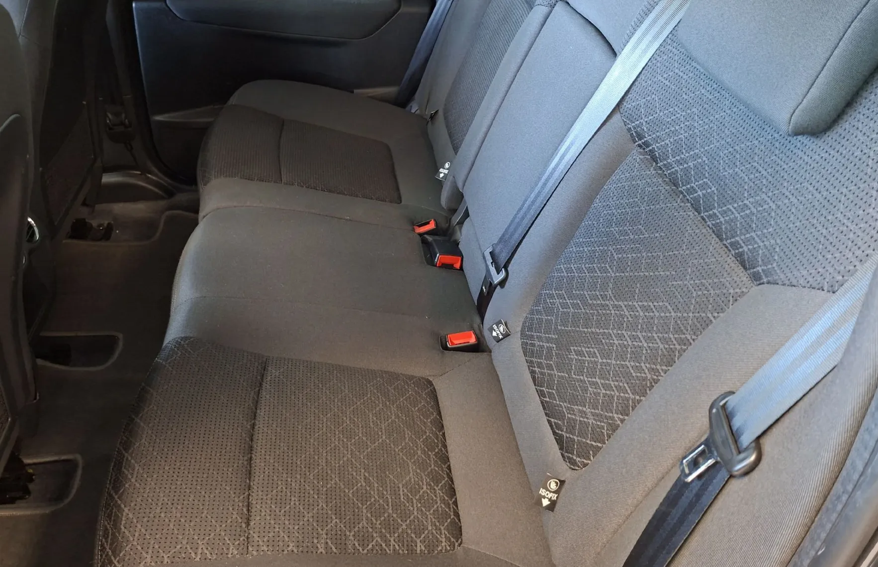 Zunanja slika - Peugeot 3008 - HYBRID 4X4-LED-NAVI-PDC-KLJUKA-HITRI KREDIT- - 15