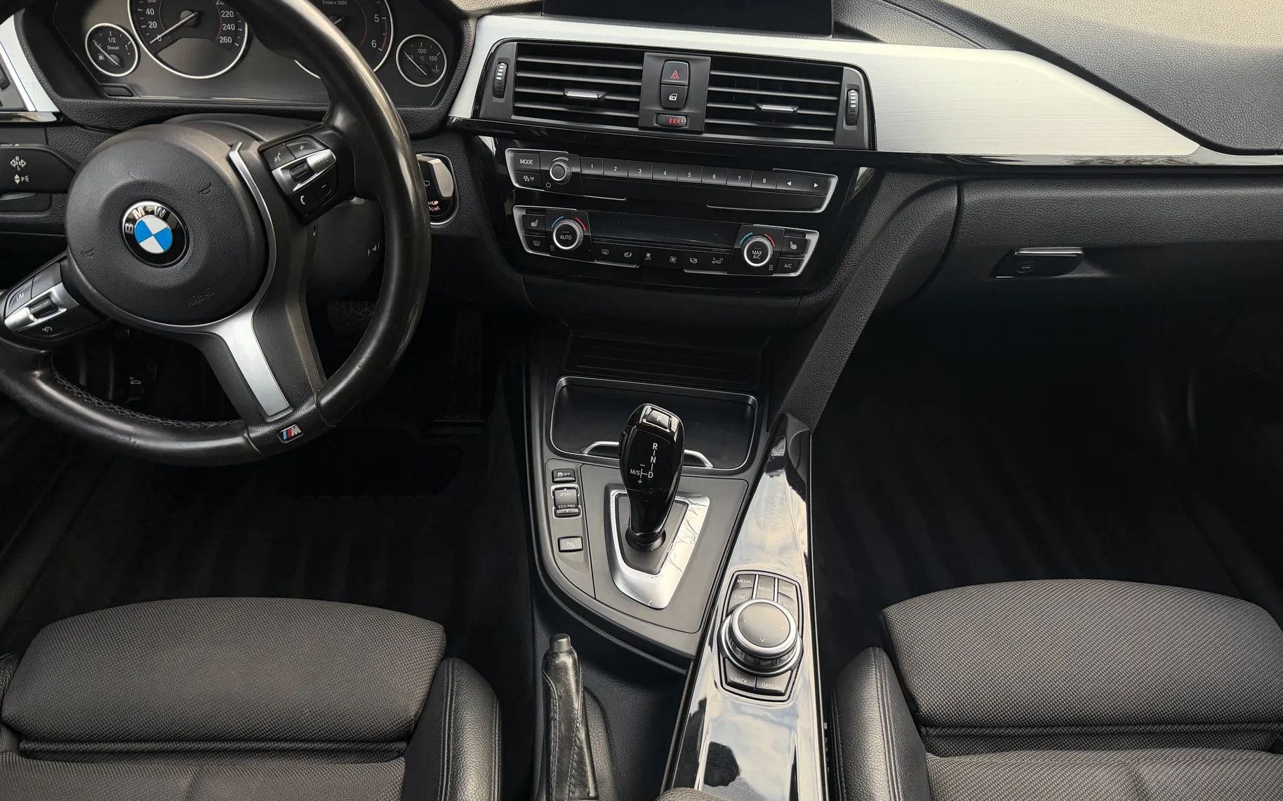 Notranja slika - BMW Serija 3 - Bmw 320d Sportline - 7