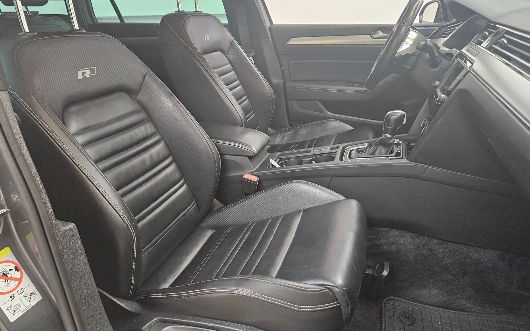 Notranja slika - Volkswagen Passat Variant - 4motion 2.0 TDI BMT R-Line Edition DSG... - 9