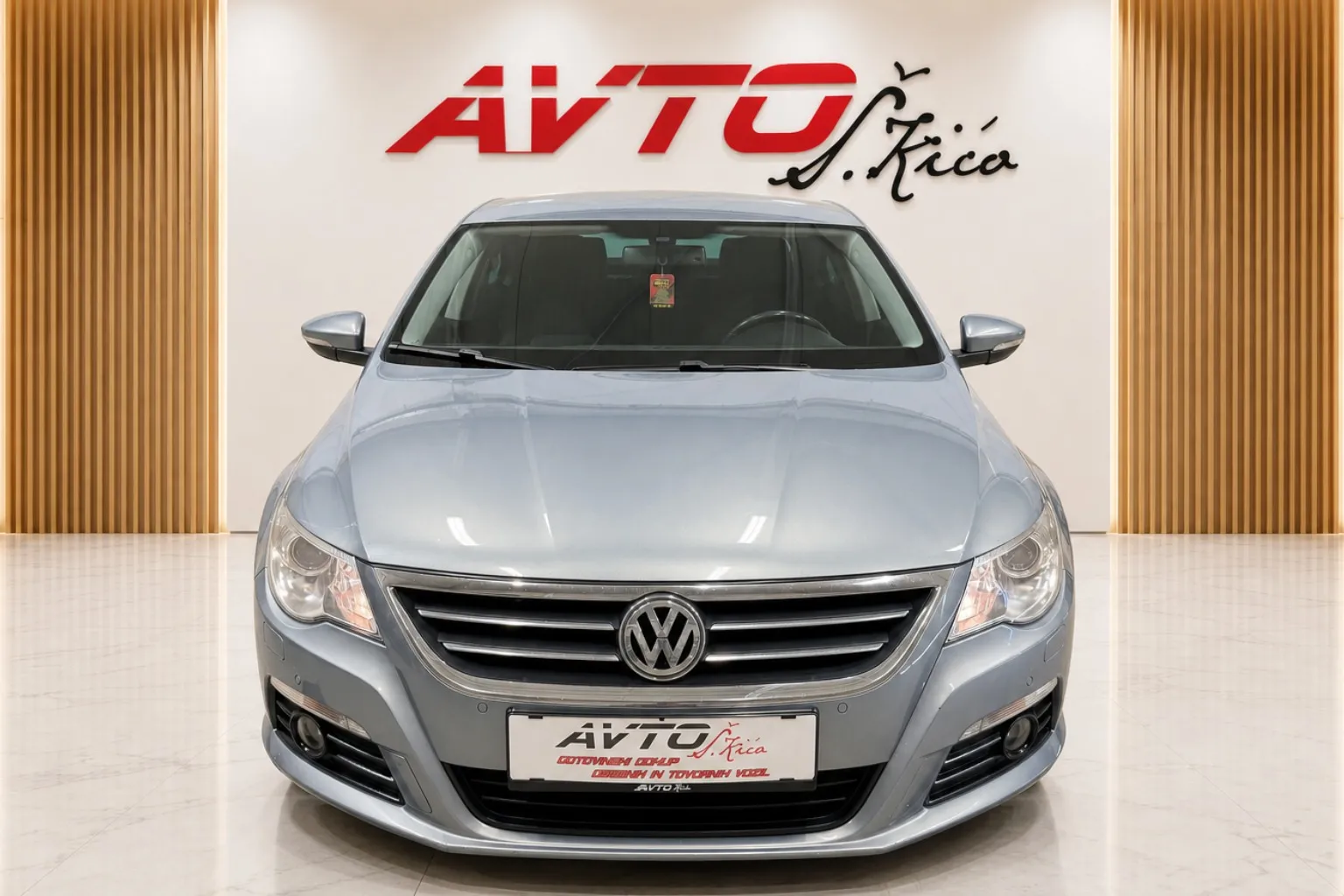 Notranja slika - Volkswagen Passat CC - 2.0 TDI-BI-XENON-SPORT LINE-ALU-CROM-PDC-TEMPOMAT. - 7