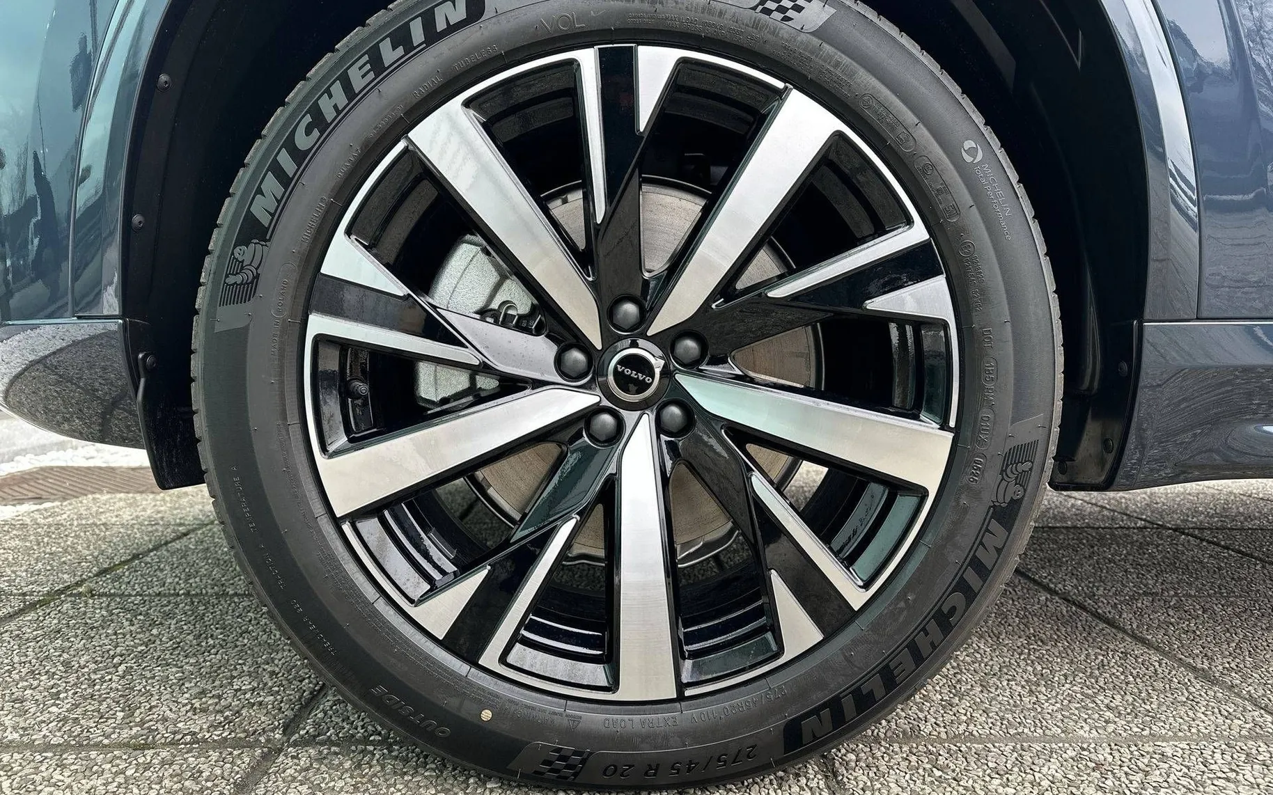 Notranja slika - Volvo XC90 - B5 P Core Bright 7s AT AWD 3 leta gar. + 3 serv - 9