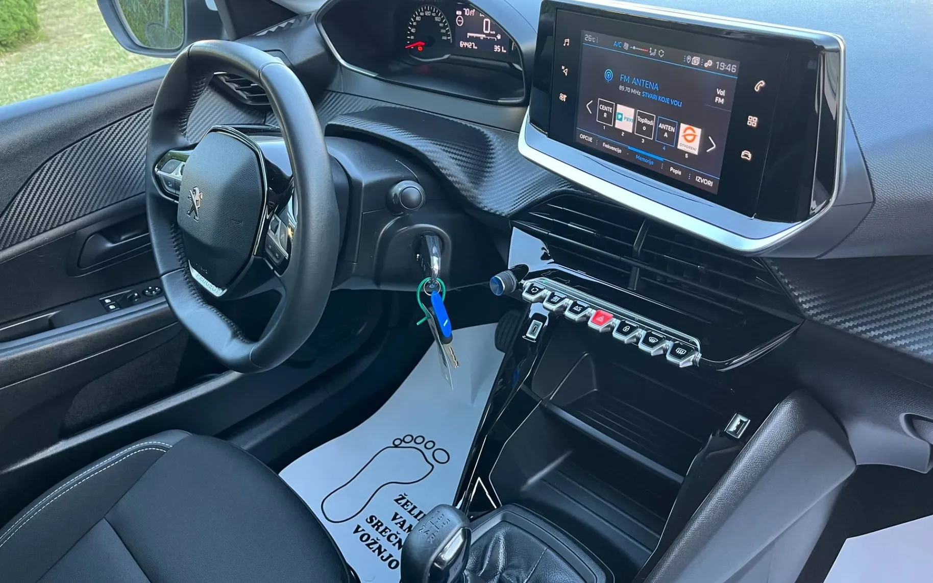 Notranja slika - Peugeot 208 - 1.2 PureTech-1 LASTNICA-NAVI-PDC-ODLIČEN - 9