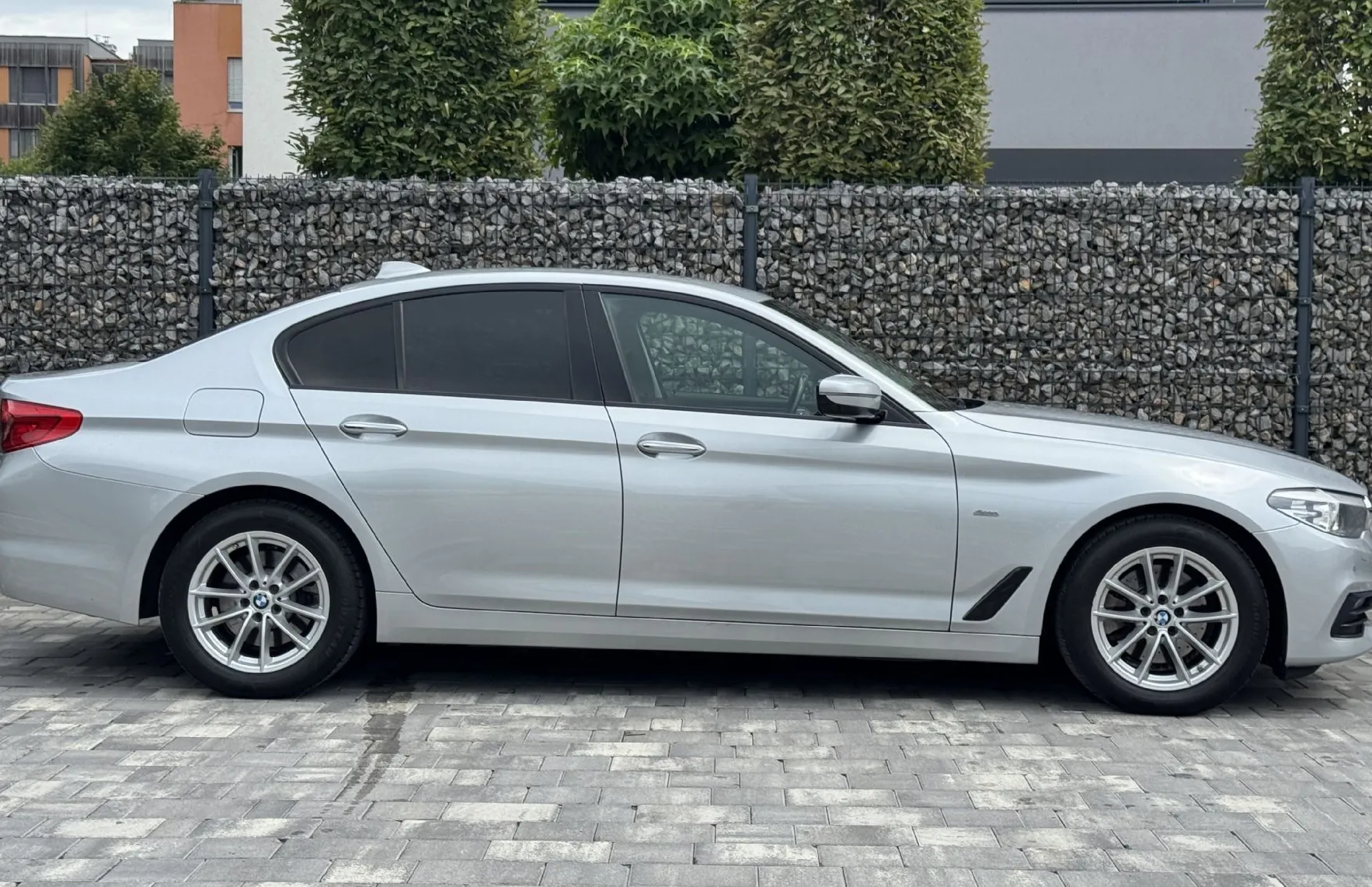 Zunanja slika - BMW Serija 5 - : 520d Aut. Sport Line |Kam||Gr.Sed.|Navi|Ambi... - 8