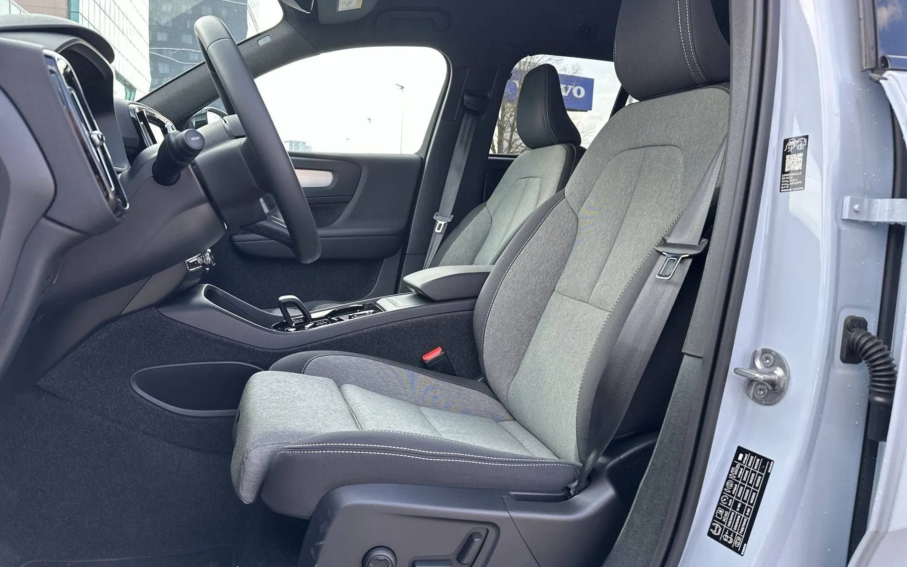 Notranja slika - Volvo XC40 - B3P Plus Dark Avt - 10