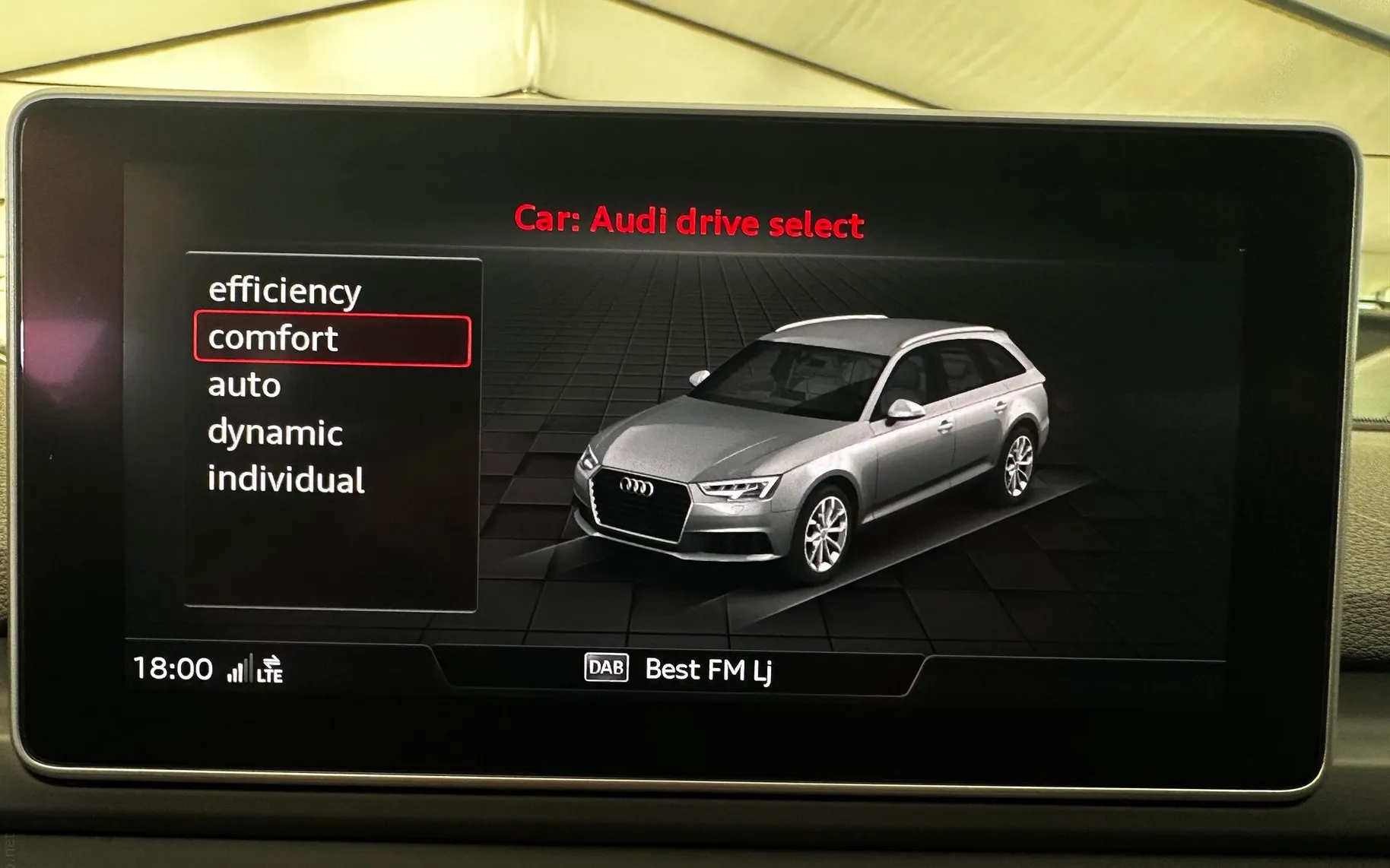 Notranja slika - Audi A4 Avant - 2.0TDI-VIRTUAL-MATRIX-F1-360KAMERE-2XPDC-NA OBRO.. - 8