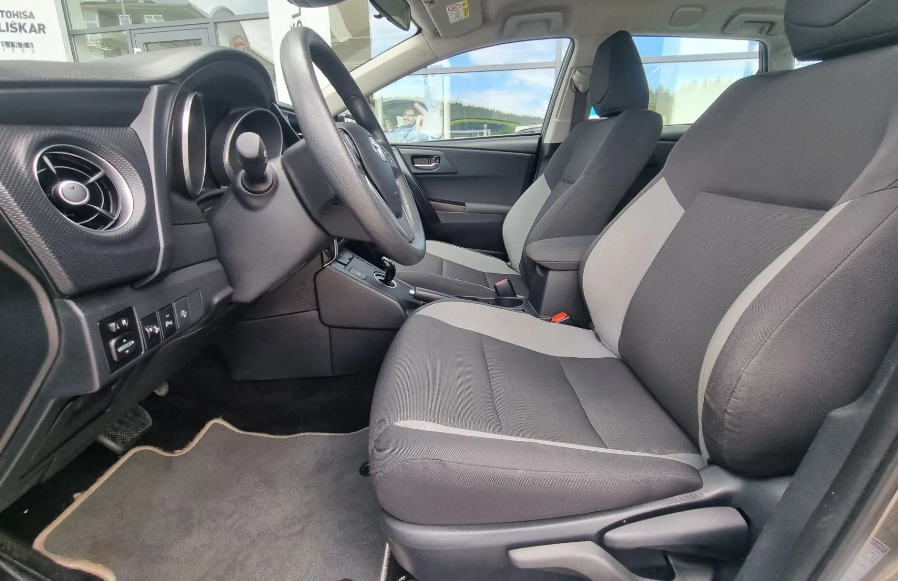 Zunanja slika - Toyota Auris - TOURING 1.8 Hybrid Avtomatik - ZNANA ZGODOVINA - 12