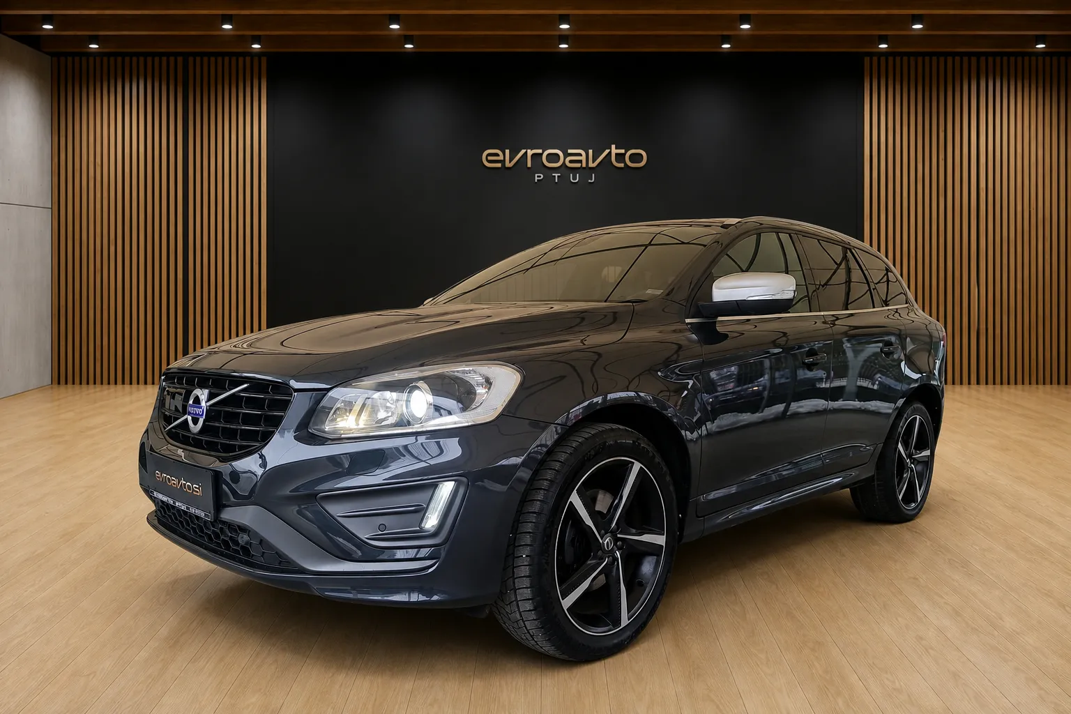 Zunanja slika - Volvo XC60 - D4 AWD AUTO R-Design•Legendarni 5-valjni motor... - 1