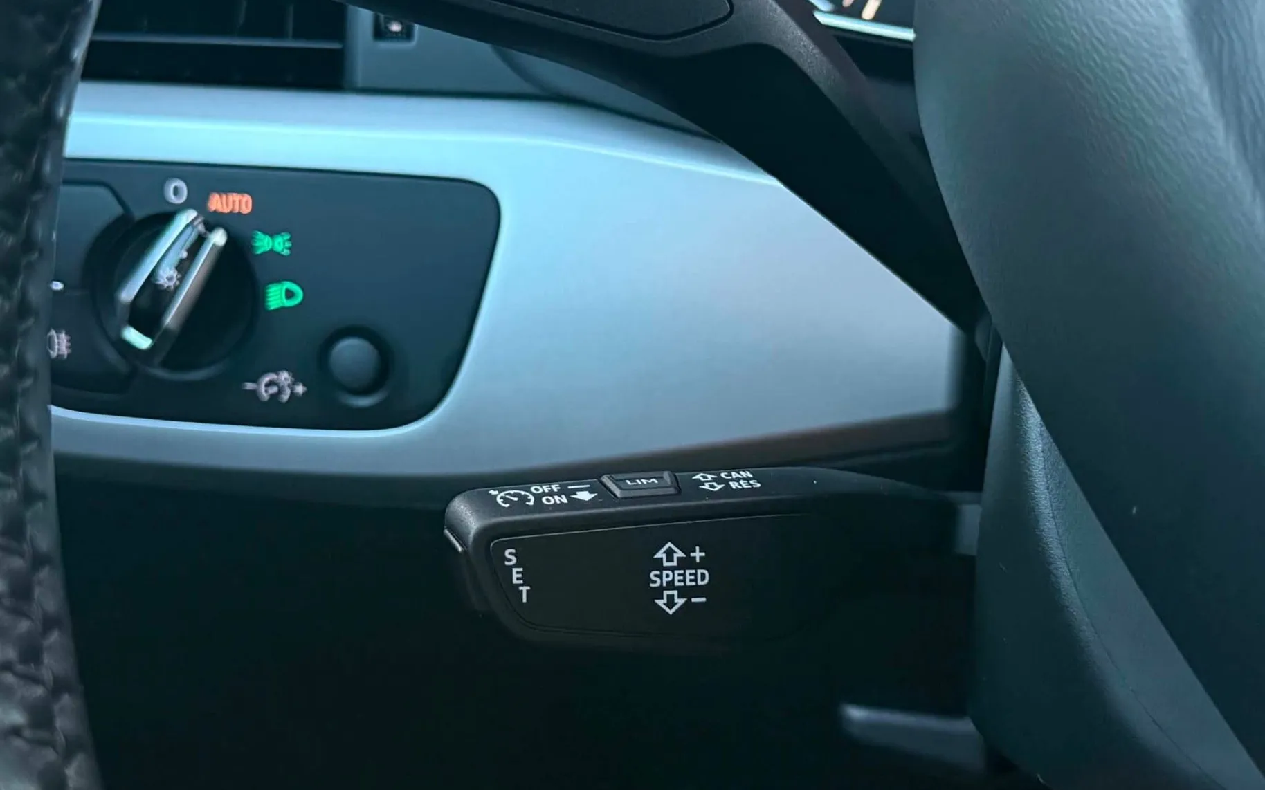 Notranja slika - Audi A4 - 1.4 TFSI-XENON+LED-AMBIENT-LIZING ZA TUJCE- - 12