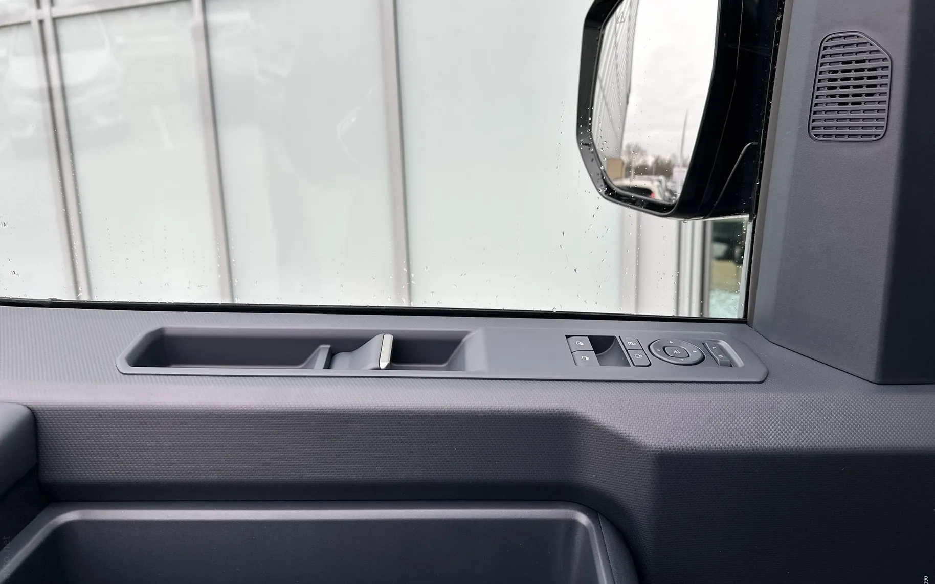 Notranja slika - KIA PV5 - 71.2 kWh baterija 120 kW 163 KS  Quantum - 12