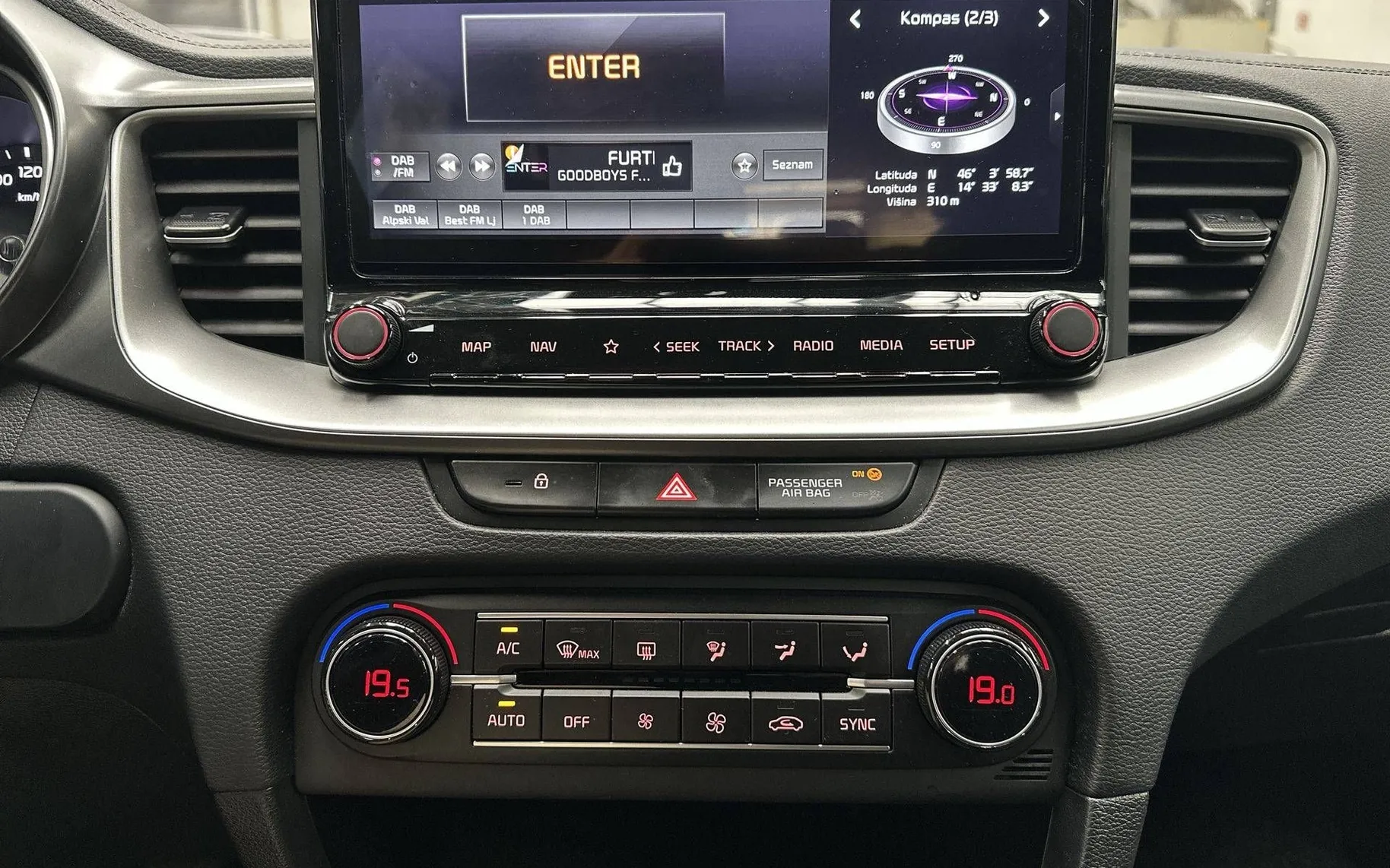 Notranja slika - KIA Ceed SW - 1.5 T-GDI LX Champion+ ISG - 16