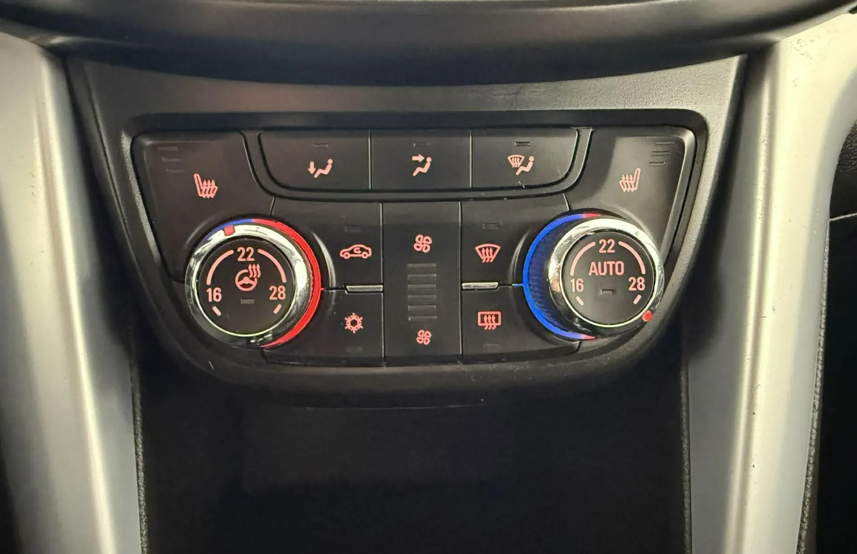 Zunanja slika - Opel Zafira - Opel  1.4 TURBO 103KW.NEMŠKI.NAVI.7 SEDEŽEV. - 10