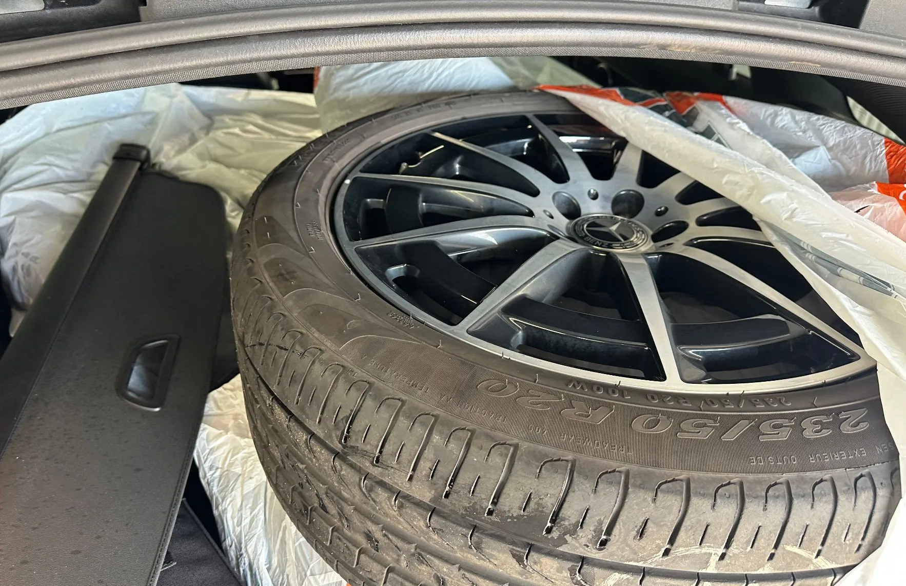 Zunanja slika - Mercedes-Benz EQC - 400 4MATIC AMG Line.NEMŠKI+4ALU.LED.KAMERA.67.000 - 6