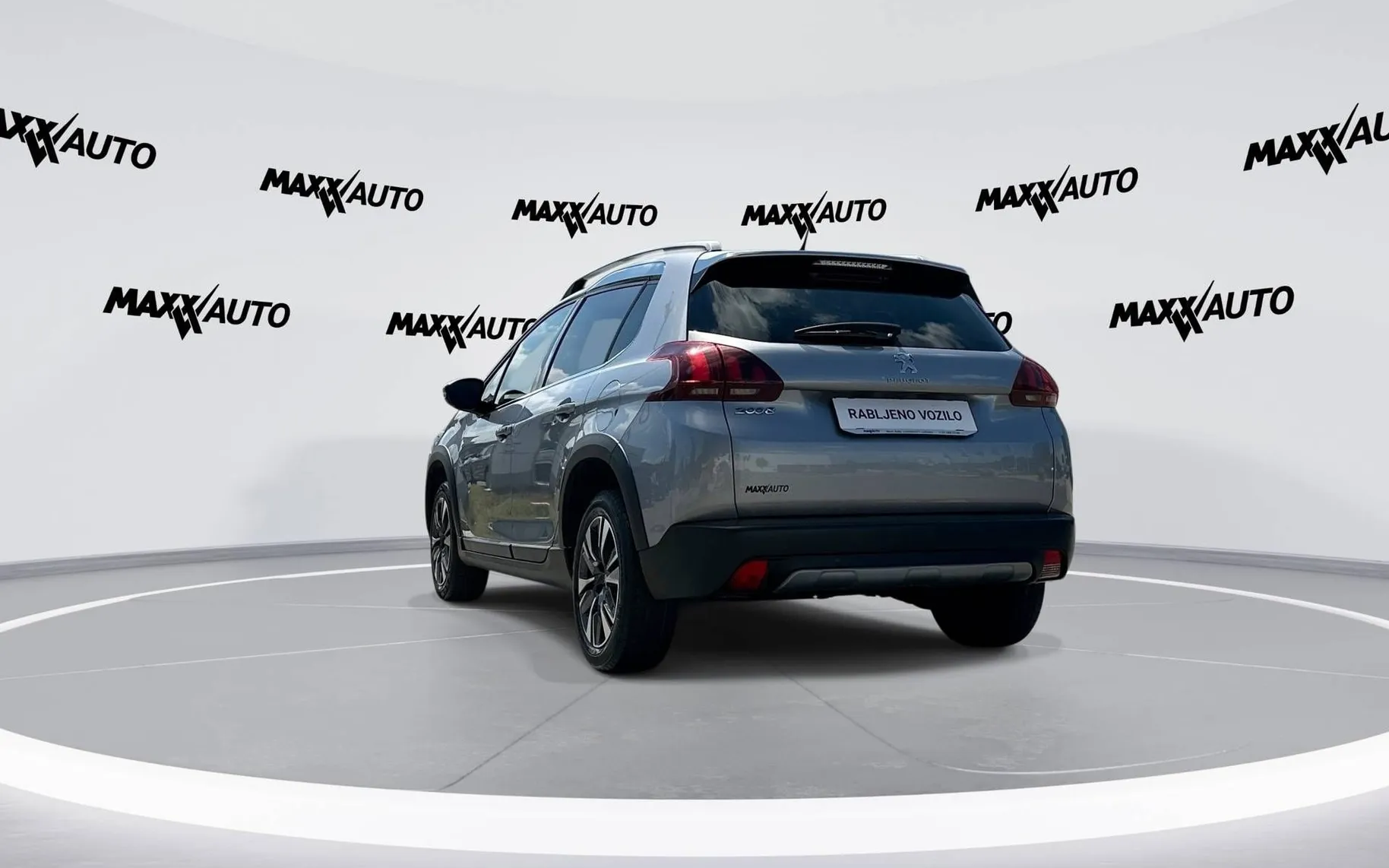 Notranja slika - Peugeot 2008 - 1.2 PureTech 130 S S Allure - 7