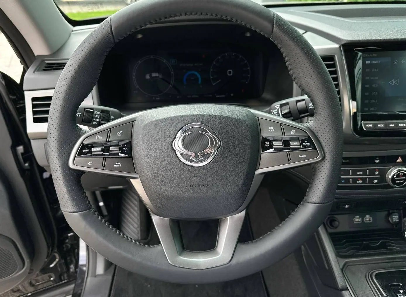 Zunanja slika - SsangYong Musso - Grand 2.2 XDi Ultimate 4WD AT - 14