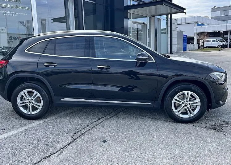 Zunanja slika - Mercedes-Benz GLA-Razred - 180 Progressive ...na zalogi... - 4