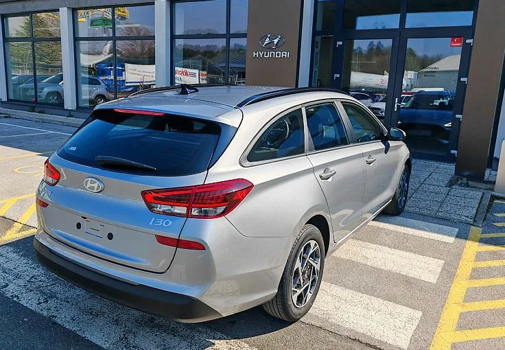 Zunanja slika - Hyundai i30 Wagon - 1.6 FL II. STYLE   16. WINTER. RAC. pass.height. - 5