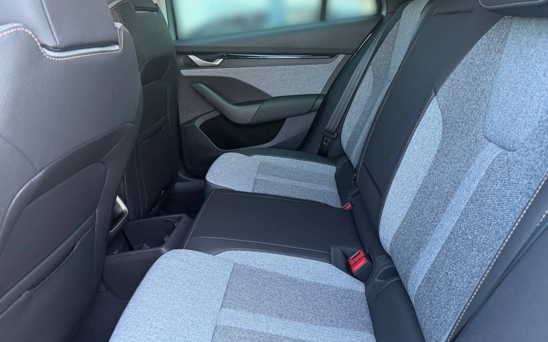 Notranja slika - Škoda Octavia - Combi 2.0 TDI Family DSG... - 11