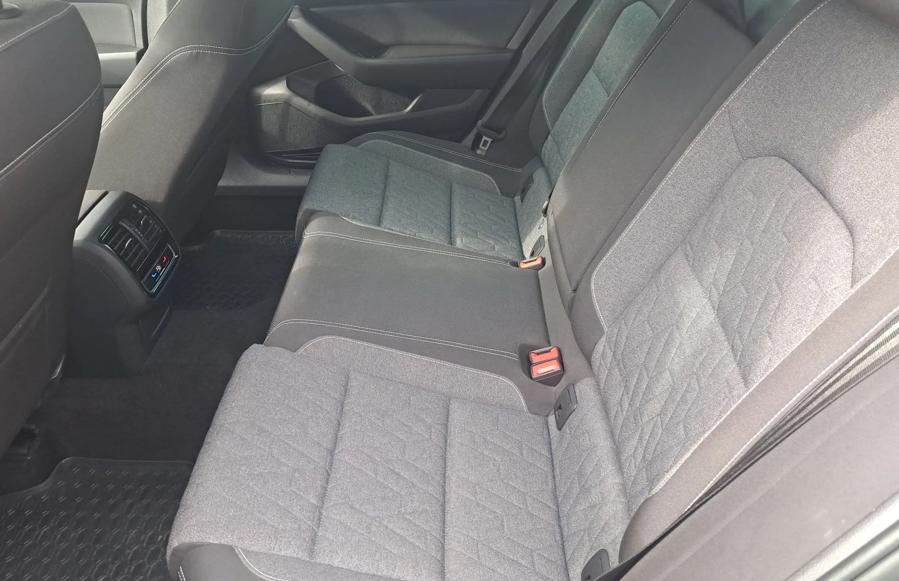 Zunanja slika - Volkswagen Passat - Variant 2.0 TDI BMT SCR Business DSG - 11