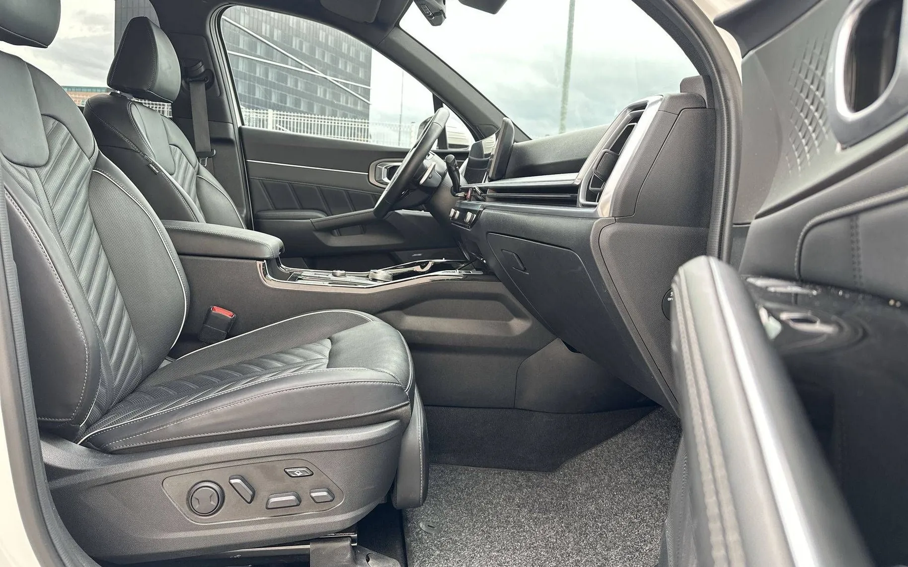 Notranja slika - KIA Sorento - 2.2 TCI AWD EX Launch 8DCT - 19