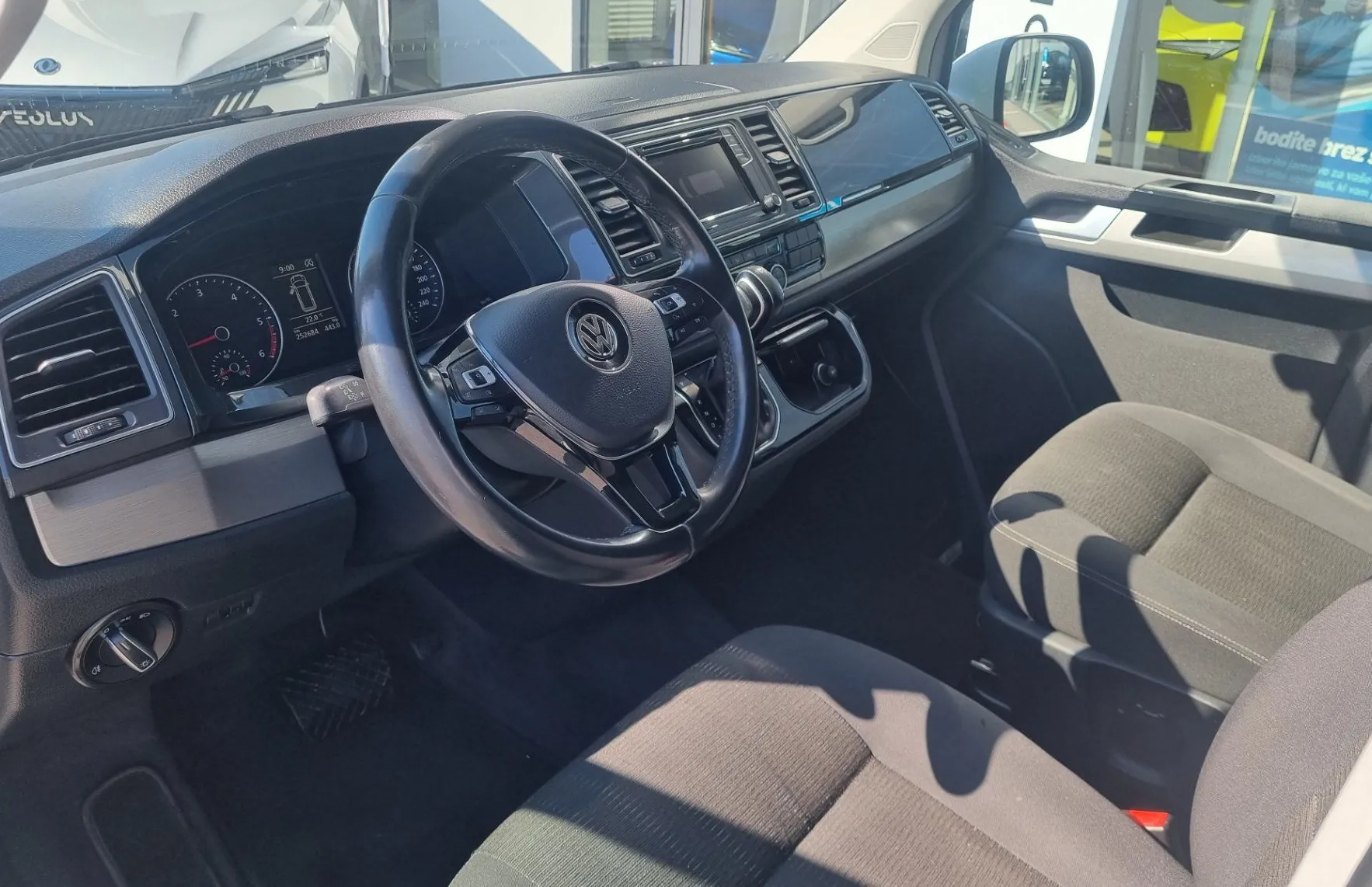 Zunanja slika - VW Multivan - 2.0 TDI DSG - SLOVENSKI+2. LASTNIK+VLEČNA KLJUKA - 9