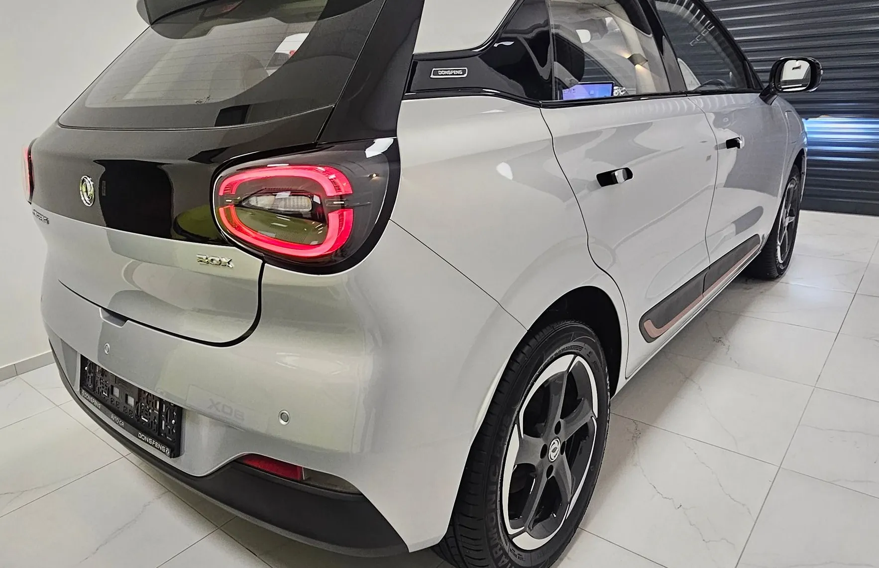 Zunanja slika - Dongfeng Box - 42.3 kWh 70 kW- SILVER- - 2