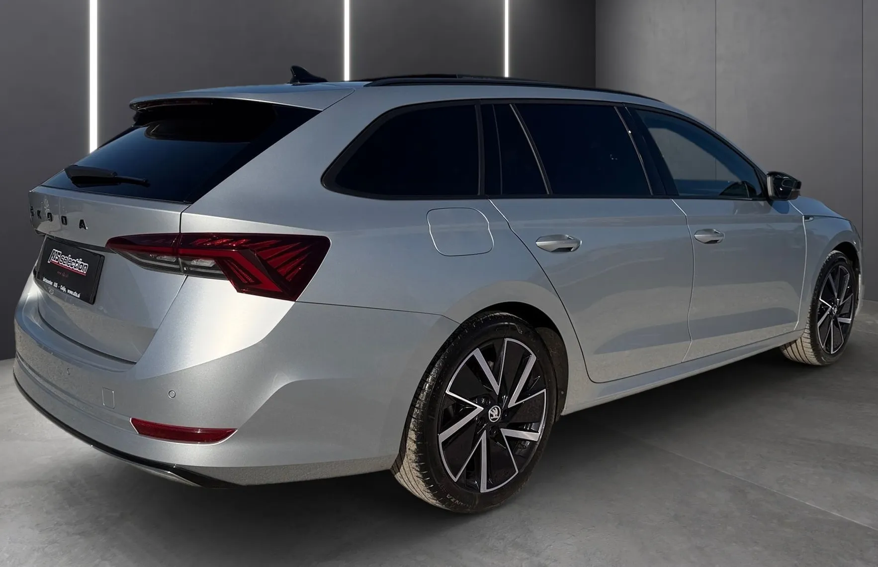 Zunanja slika - Škoda Octavia - Combi 2.0 TDI Sportline DSG-Panorama-Vlečna klju.. - 3
