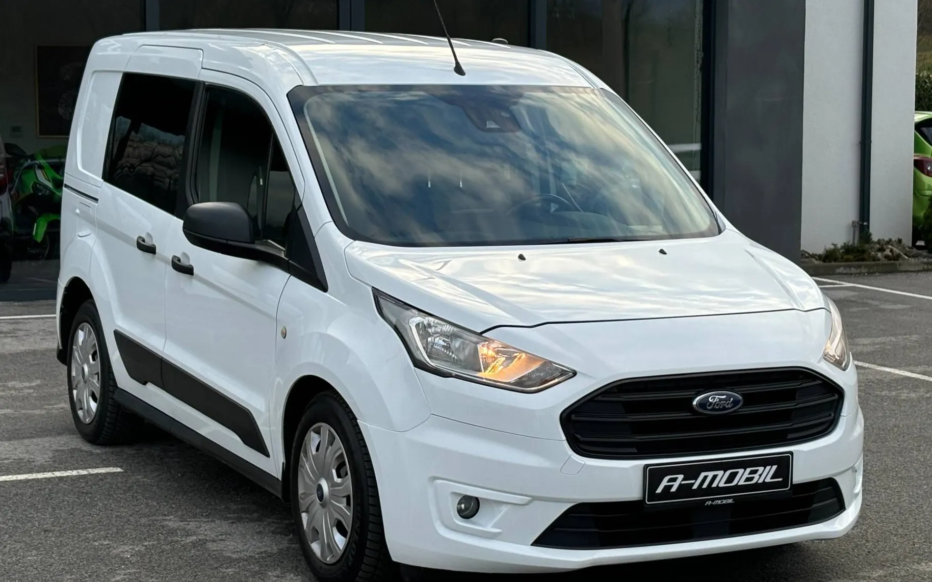 Zunanja slika - Ford Tourneo Connect - 1.5 TDCi N1-KAMERA-NAVI-PDC... - 2
