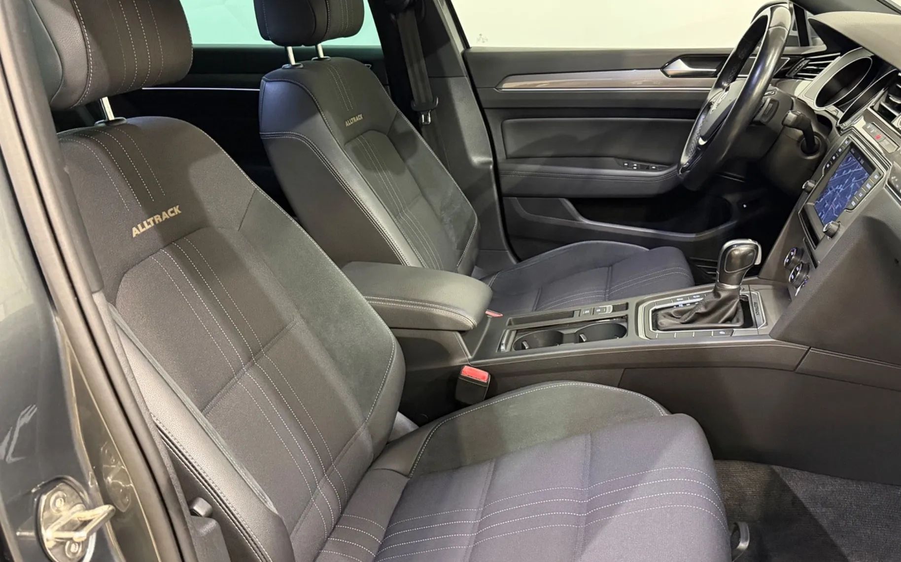 Notranja slika - Volkswagen Passat Alltrack - 4motion 2.0 TDI-FULL LED-AVT-TEMPOMAT-NAVI-PDC - 11