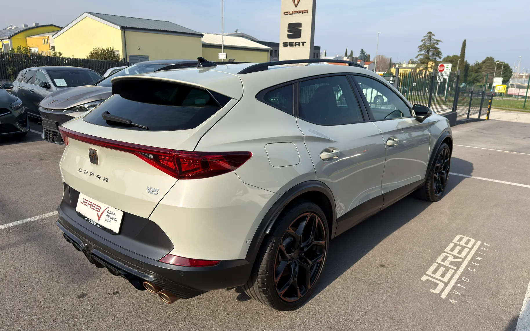 Zunanja slika - Cupra Formentor - 2.5 TSI 287KW DSG VZ5 4DRIVE Tayga Grey EDITION - 8