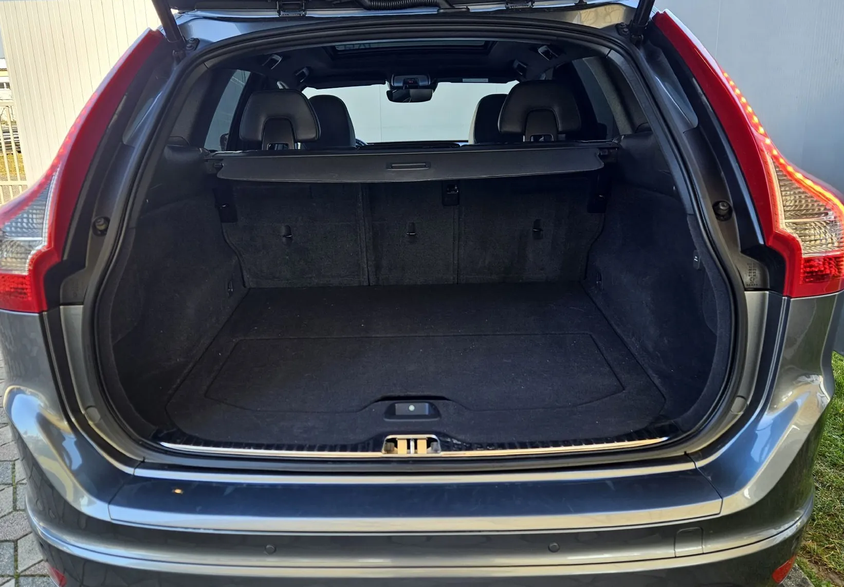 Zunanja slika - Volvo XC60 - D4 AUT. SIGNATURE +Xenon+ACC+Kamera +Pano+Usnje... - 13