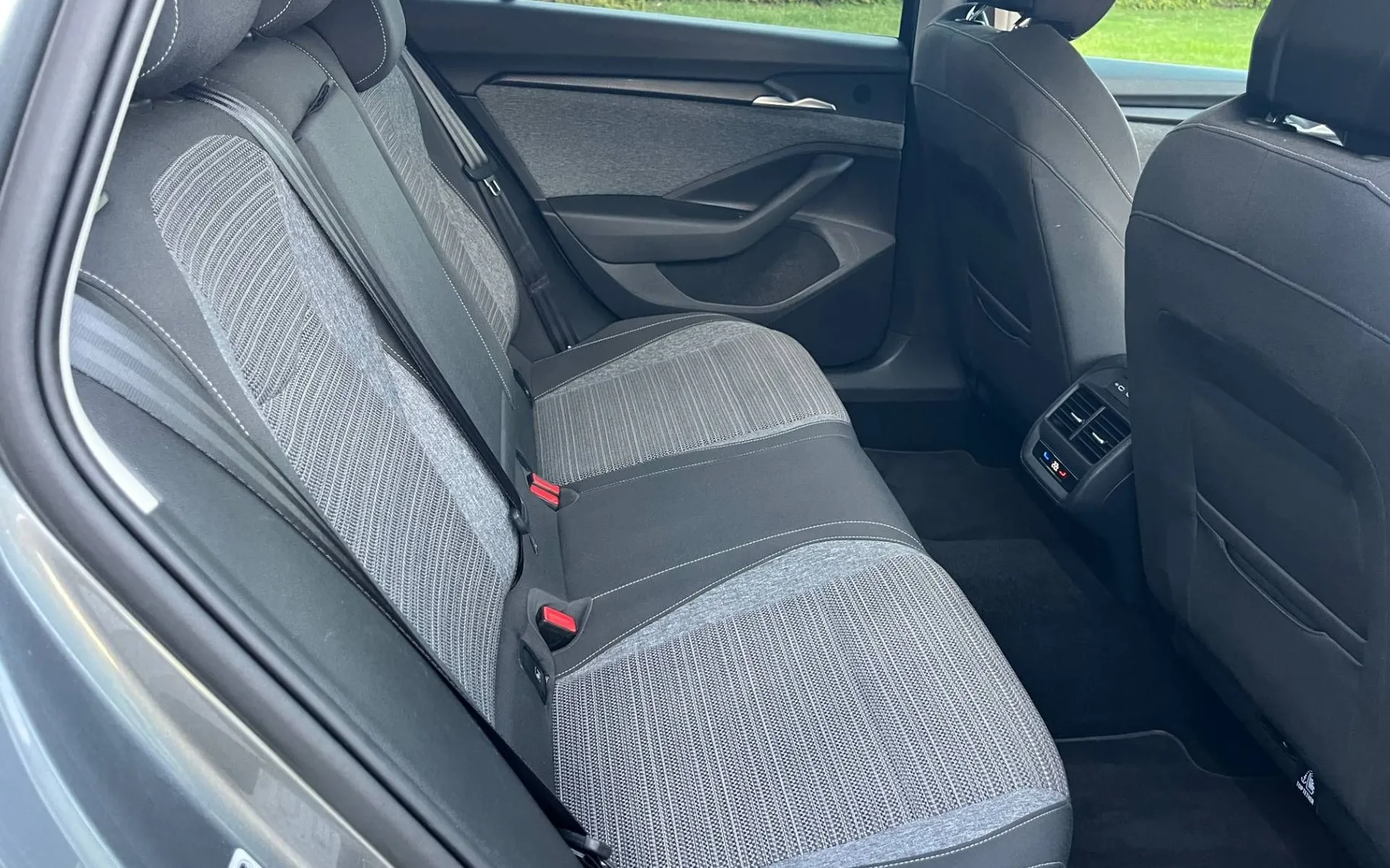 Notranja slika - Škoda Superb - Combi 2.0 TDI  DSG-1 LASTNIK-NAVI-LED-19 COL-KAM - 10
