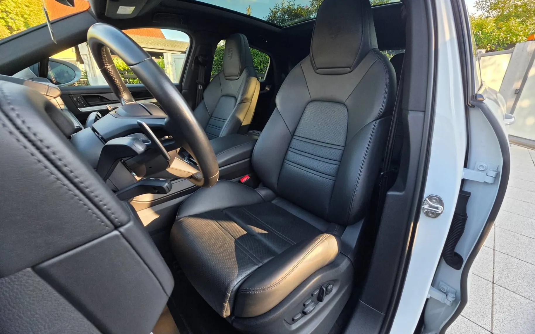 Notranja slika - Porsche Cayenne Coupe - E-Hybrid |MAXTON|SCREEN|PANO|ZRAK|ALU22|VRHUNSKI| - 8