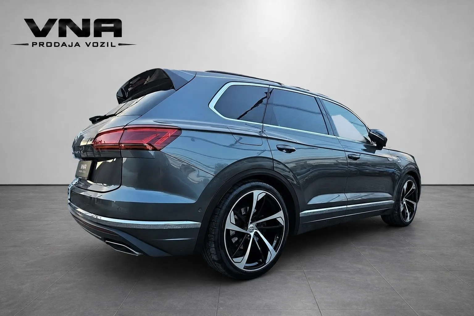 Zunanja slika - Volkswagen Touareg - 4motion V6 TDI BMT R-Line |VIRTUAL|KLJUKA|WEBASTO| - 6
