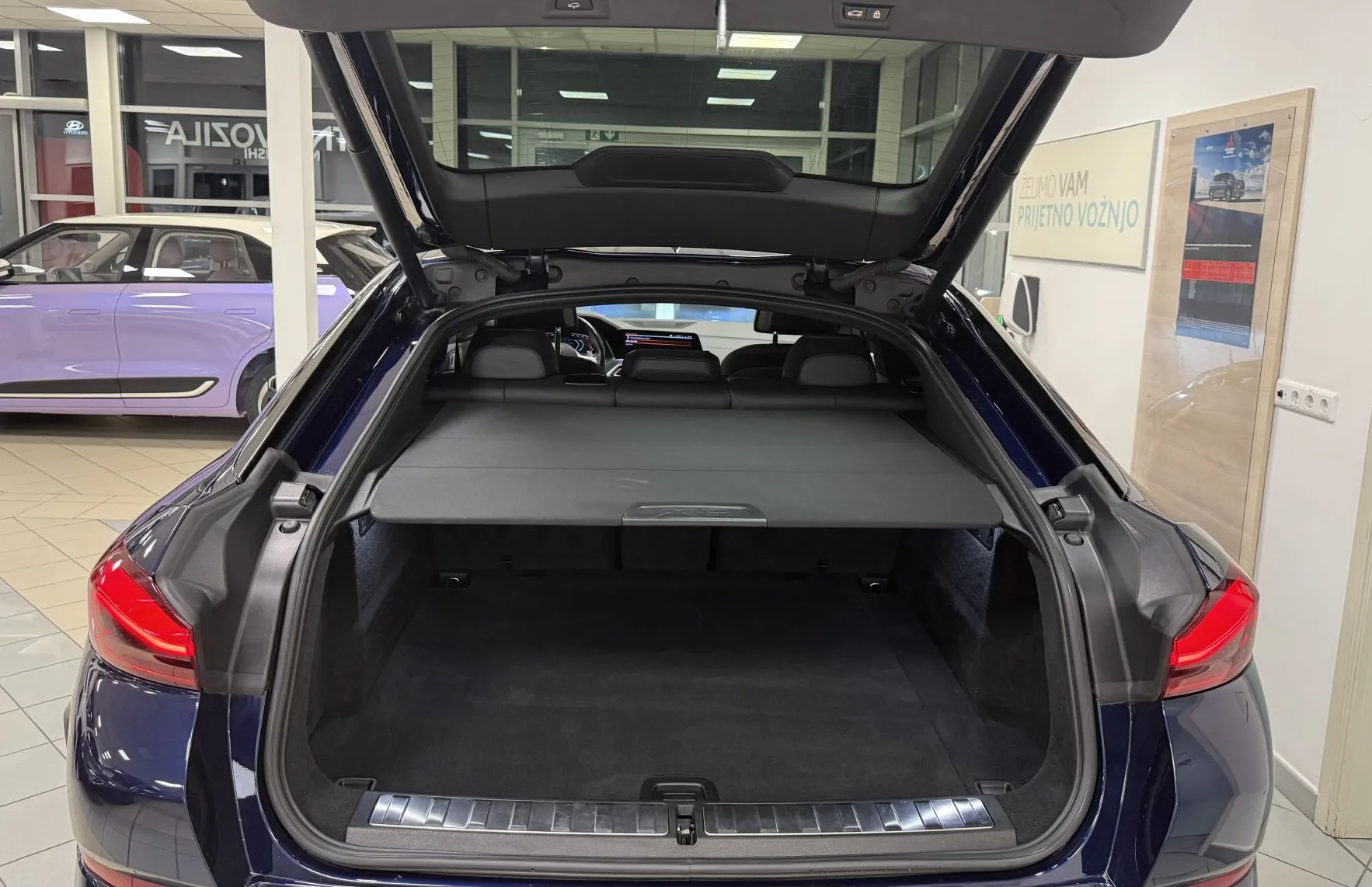 Zunanja slika - BMW X6 - serija : xDrive30d -M-SHADOW-TANSANITE-LASER-ZRAČNO.-22COL - 11