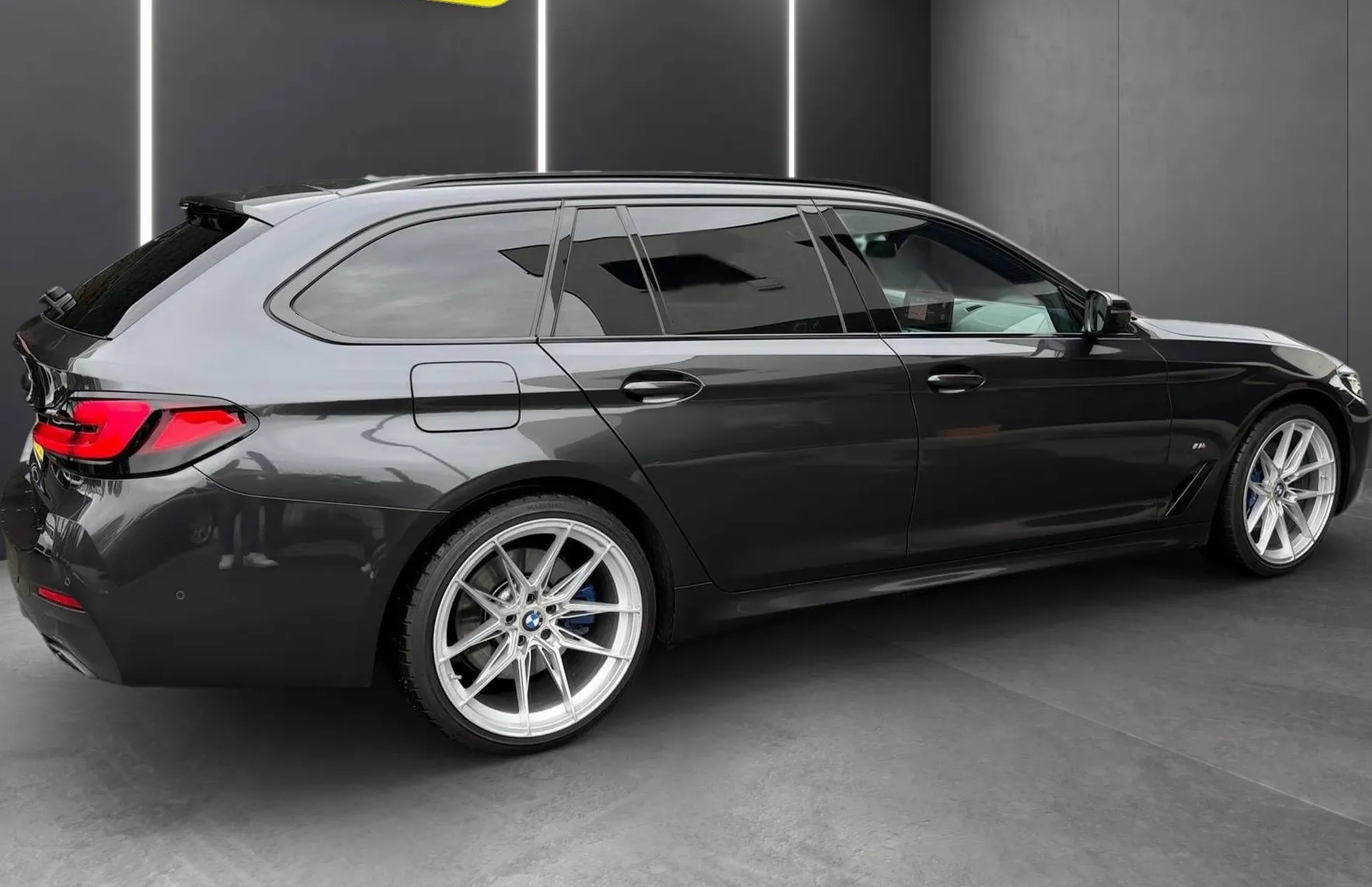 Zunanja slika - BMW Serija 5 - Touring: 520d M PAKET LASER HEAD-UP ADAPTIVNO KAMERA MEM - 7