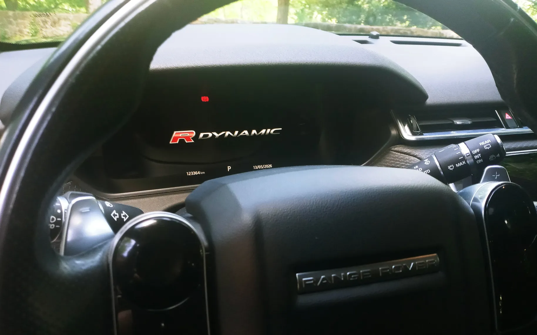 Notranja slika - Land Rover Range Rover - VELAR  R-DYNAMIC 4WD - 9
