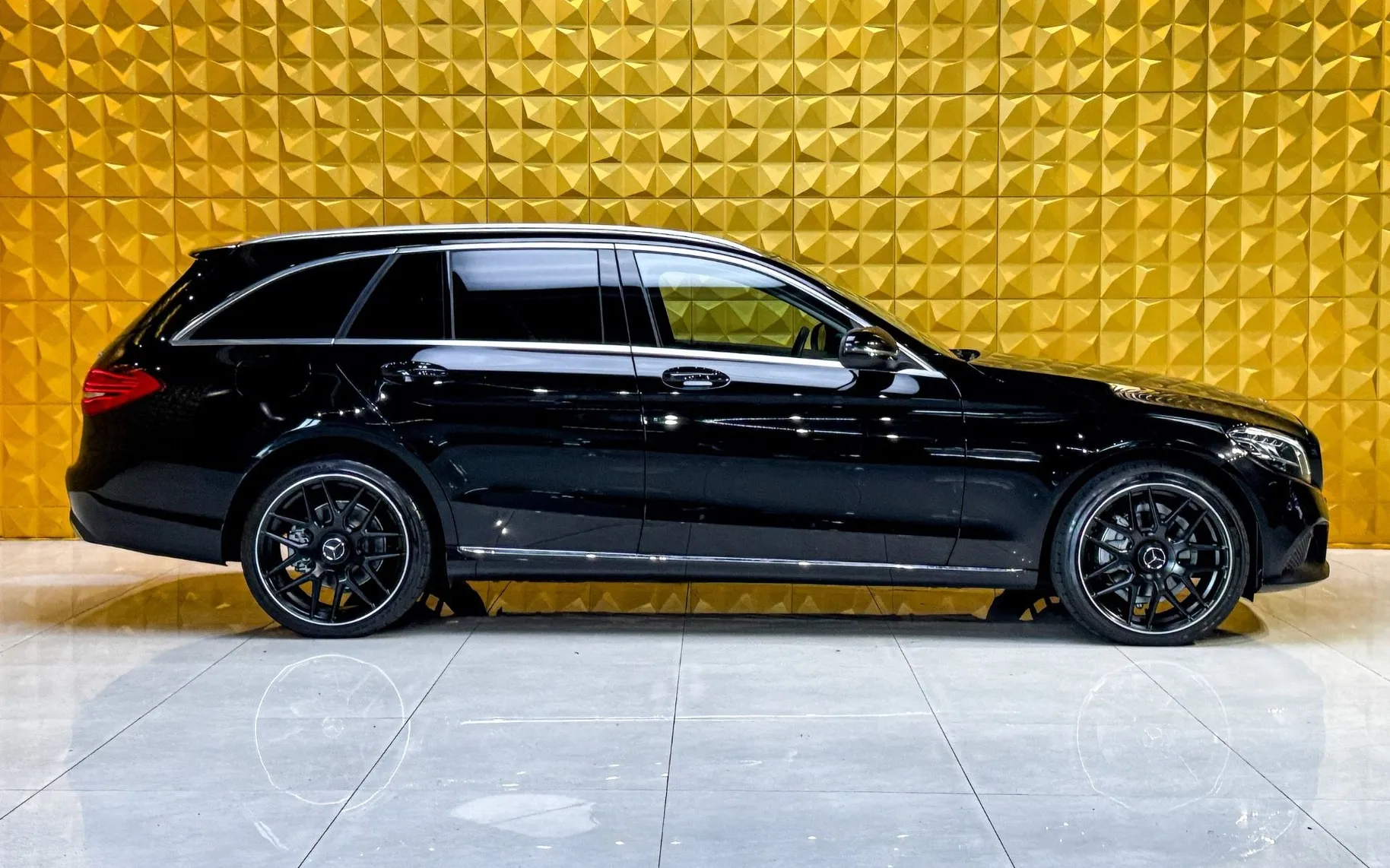 Notranja slika - Mercedes-Benz C-Razred - C220d AUT-LCI-4MATIC-KAMERA-KLJUKA-GRETJE-NAVI - 12