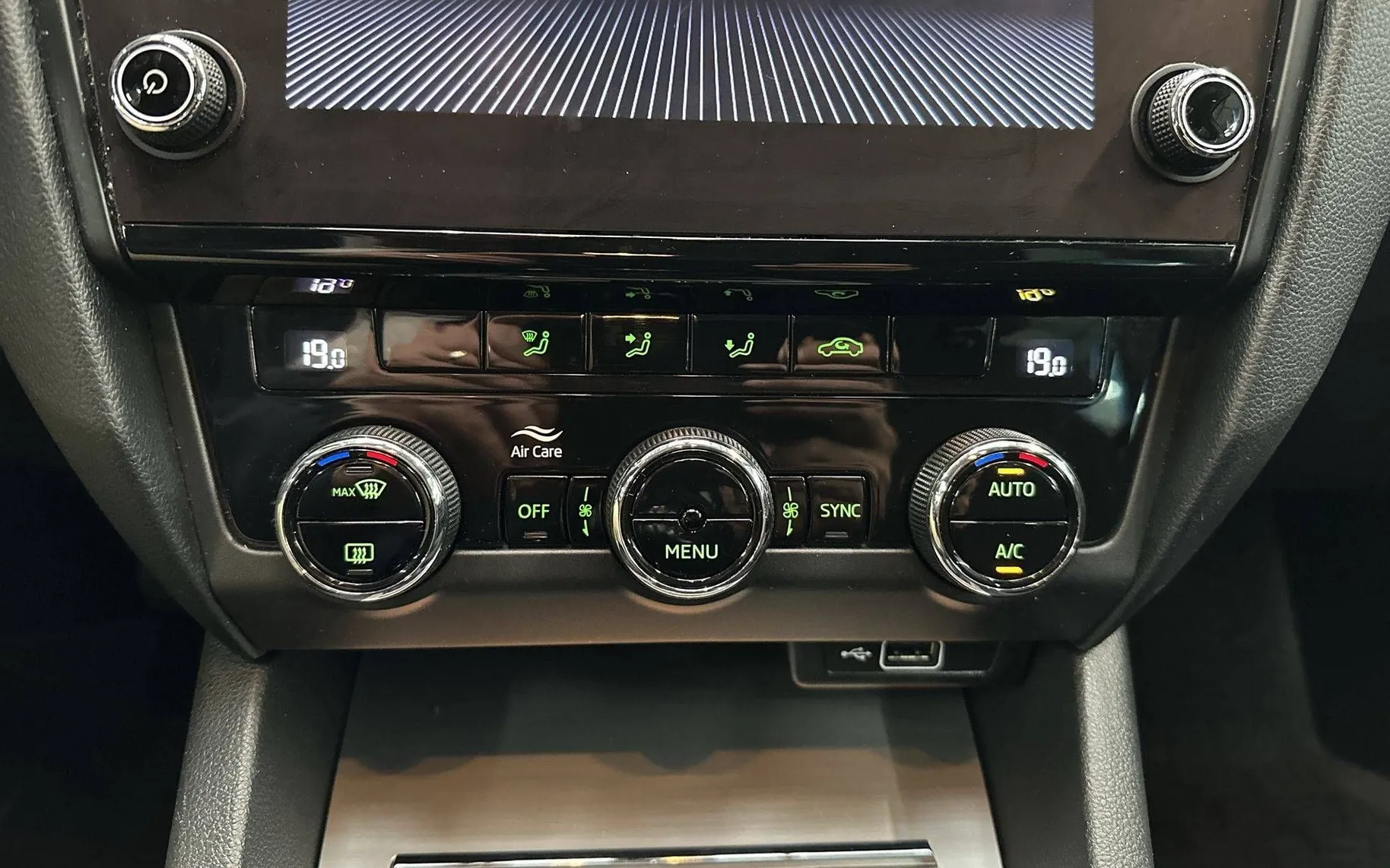 Notranja slika - Škoda Octavia - Combi 1.6 TDI Family... - 19
